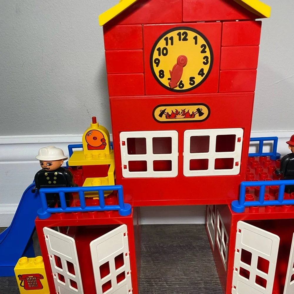 LEGO Duplo 2658 Fire Station - RARE - Vintage